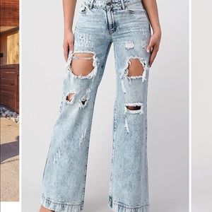 New with tags Rocker Distressed Boyfriend Denim Jean
